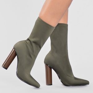 NWOT Olive Stretch Boots Heels Fashion Nova 8